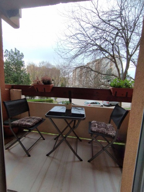 Palotav�rosban 2 szob�s, erk�lyes lak�s elad�