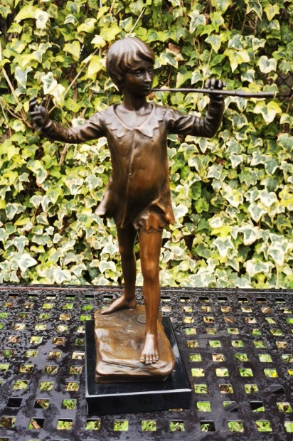 Pn Pter - bronz szobor