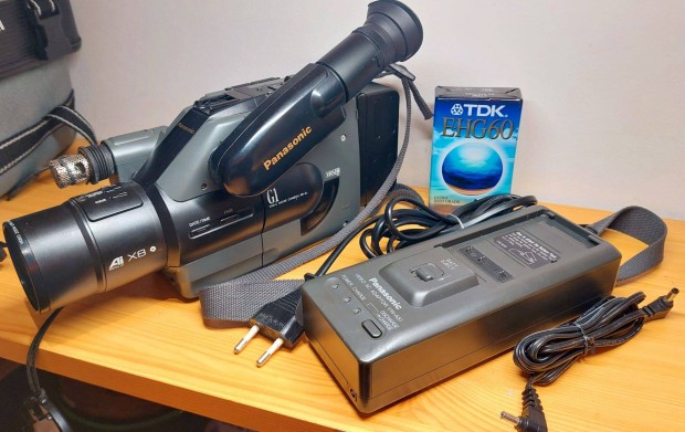 Panasonic G1 VHSc videókamera. Hibátlan! Töltő, akku, táska, kazetta