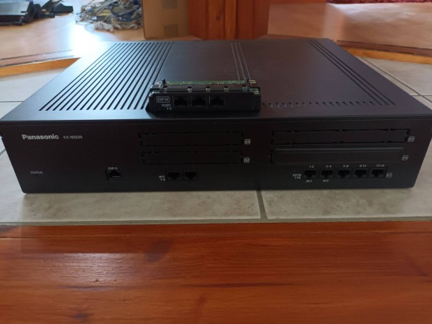Panasonic Kx-NS520 bővítőszekrény és NS5130 rendszercsatoló kártya