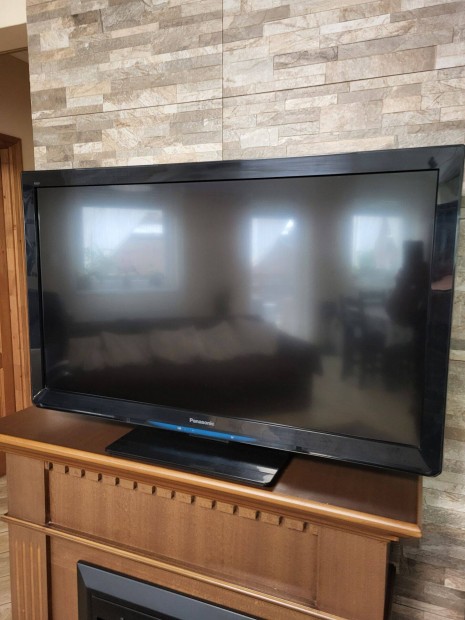 Panasonic LCD TV 106 cm