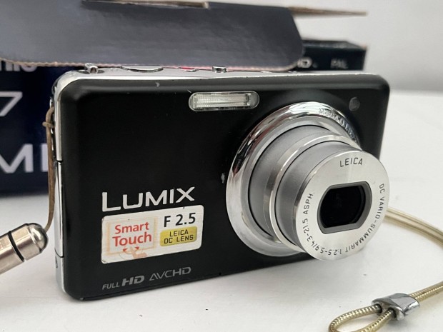 Panasonic Lumix DMC-FX77 digitlis kompakt fnykpezgp kamera