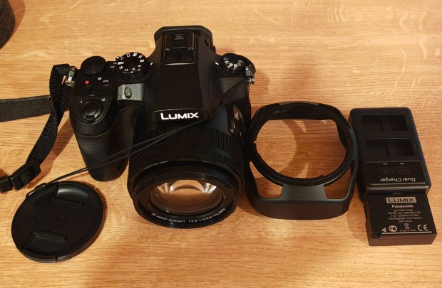 Panasonic Lumix DMC-FZ2000 1 szenzor, 20 megapixel, 20 x zoom