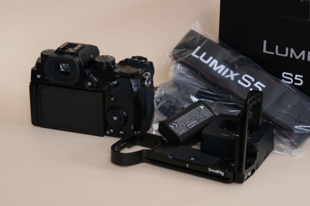 Panasonic Lumix S5 - 2 akku + L bracket