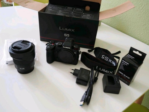 Panasonic Lumix S5 + Panasonic Lumix S 20-60mm