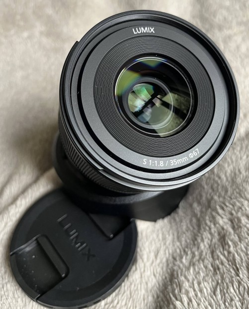 Panasonic Lumix S 35mm f/1.8 L (S-S35E