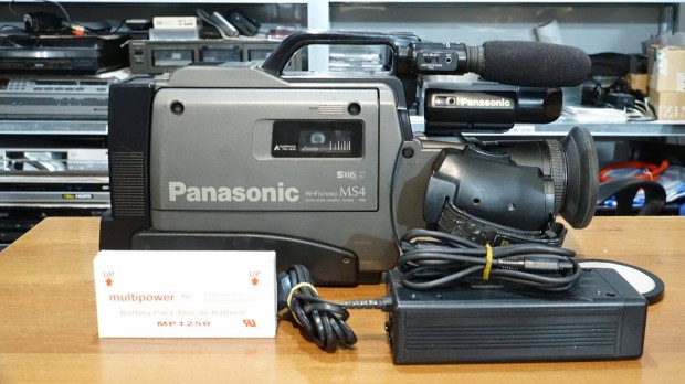 Panasonic MS4 S-VHS Videokamera j Akkumultorral!