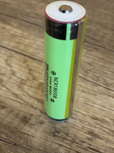 Panasonic NCR18650B Li-ion 18650 3400mAh 3.7V akkumultor vdelemmel