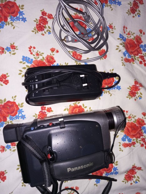 Panasonic NV-RZ10 VHS-C 250x digitlis zoom videofilm kamera