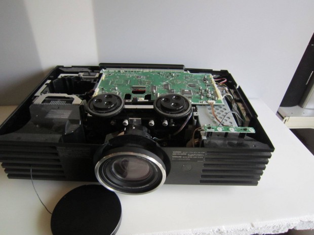 Panasonic PT-AE2000E Projektor alkatrsznek elad