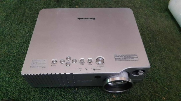Panasonic PT-AE700E projektor LCD, HD720 (1280x720) felbontás