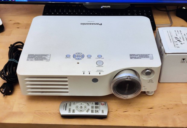 Panasonic PT-AX100E 3LCD Projektor