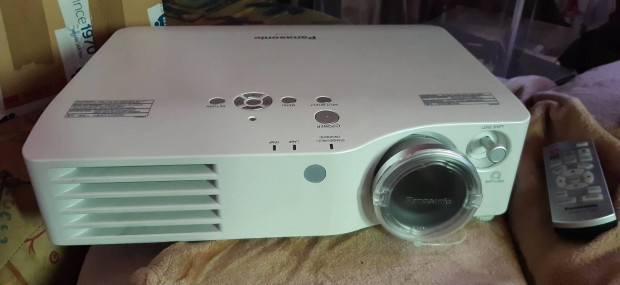 Panasonic PT-AX100E projektor LCD, HD720 (1280x720) felbonts