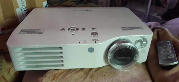 Panasonic PT-AX100E projektor LCD, HD720 (1280x720) felbontás