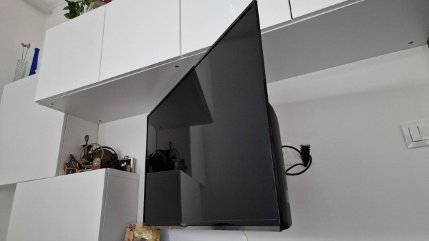 Panasonic TV. Netflix 100 cm.