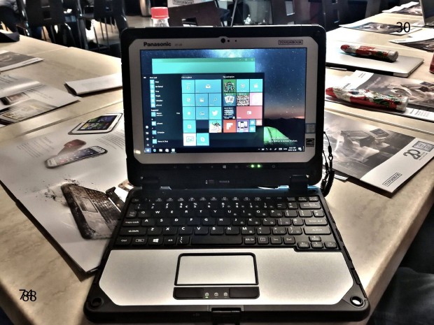 Panasonic Toughbook,CF-20-'tsll laptop /tablet-" " .' _