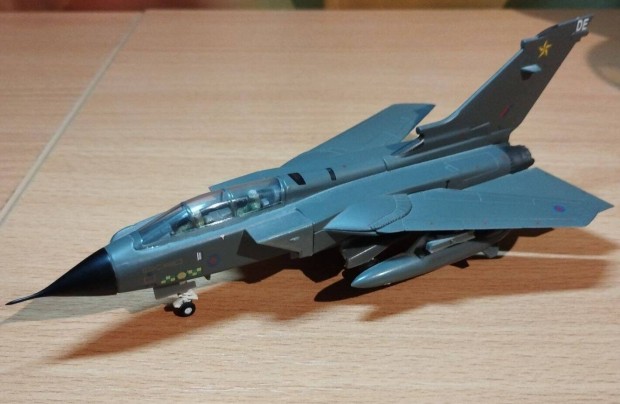 Panavia Tornado GR.4 vadszgp modell talppal