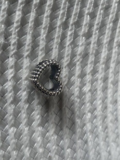 Pandora gyngys szv charm