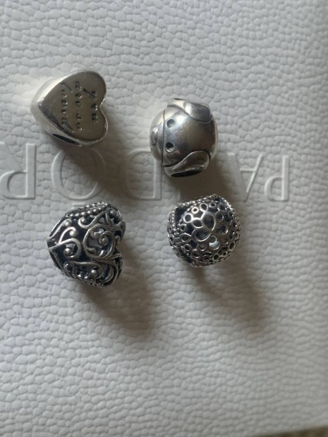 Pandora szv, csipke, kutyafej charm