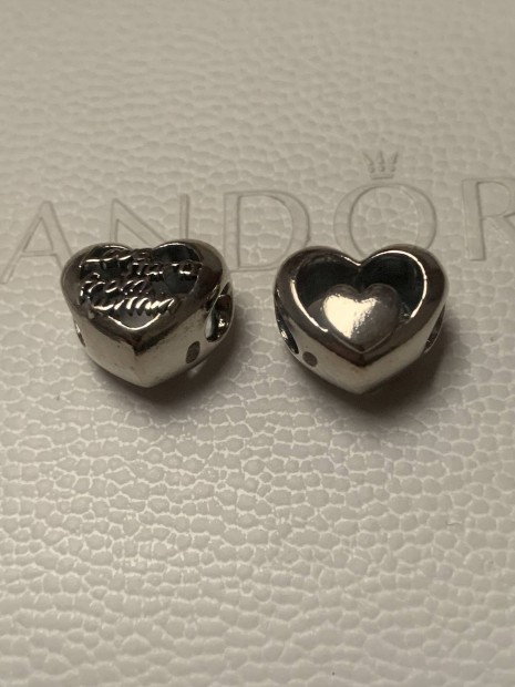 Pandora szv charm