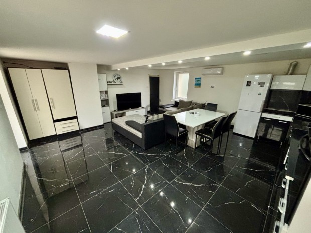 Panel helyett saj�t kert?