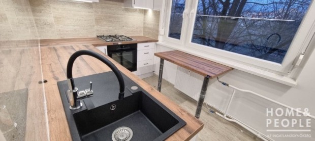 Panel m�lt n�lk�l  csak a j�v� sz�m�t. - Szeged