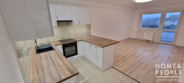 Panel m�lt n�lk�l  csak a j�v� sz�m�t. - Szeged