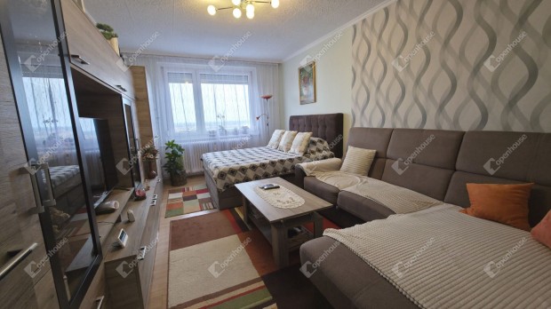 Panelprogramos 2+1 f�l szob�s,ig�nyesen fel�j�tott lak�s a K�z�pszeren