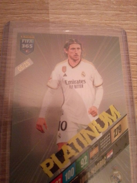 Panini FIFA 365 2024 modrich platinum krtya