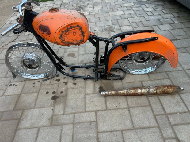 Pannonia P12 v�z �s egy�b alkatr�szek