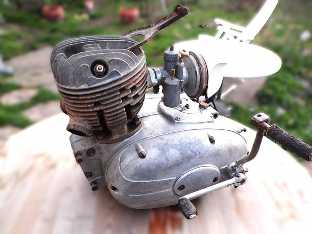 Pann�nia P5 motorblokk karbur�torral egy�tt elad�, �tfordul, kompressz