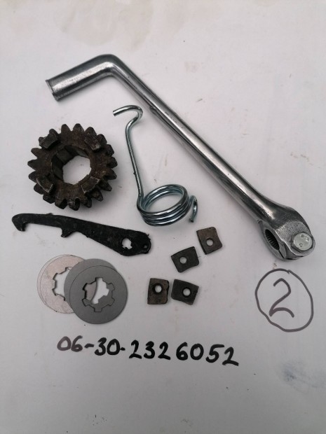 Pannonia P-20 P-21 alkatr�szek egyben. 