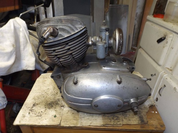 Pannnia T1 motor blokk karburtorral