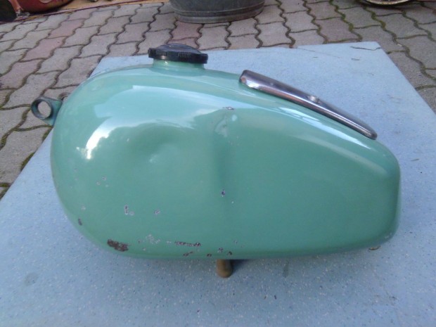 Pannonia TLT tank gyári fényezés rozsda mentes