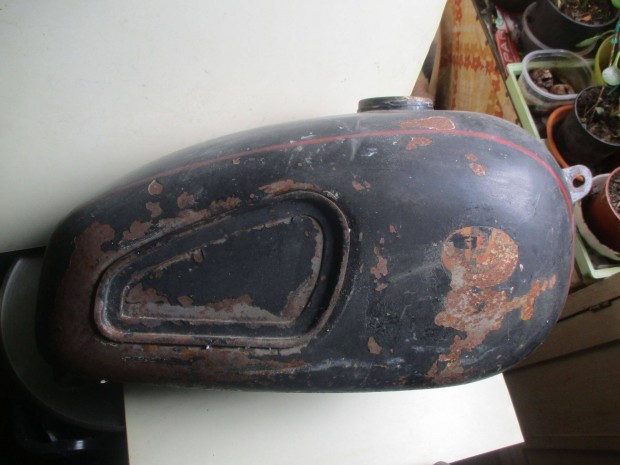 Pannonia T-5-ös benzintank