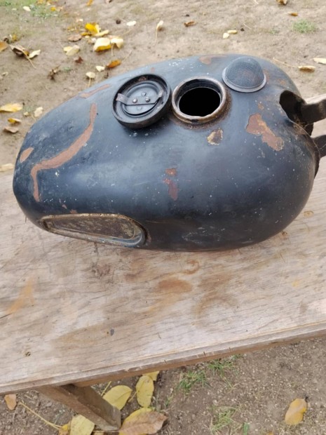 Pannonia zemanyag tank