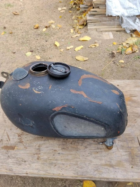 Pannonia Üzemanyag tank