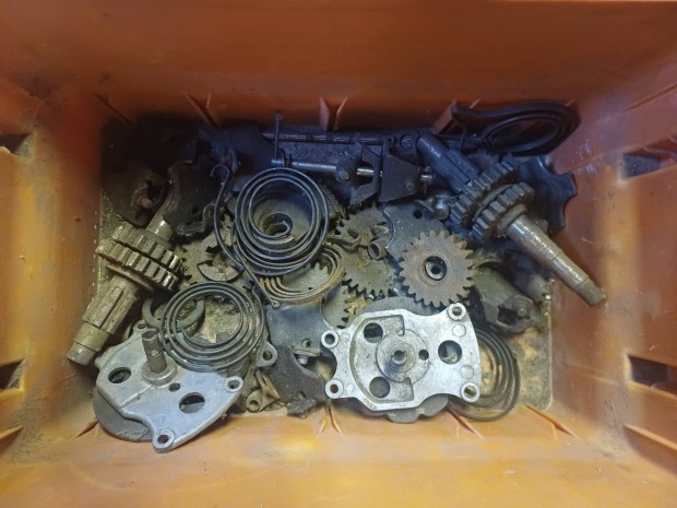 Pann�nia alkatr�sz.