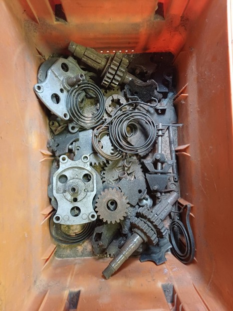 Pann�nia alkatr�sz.