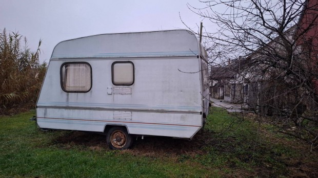 Pann�nia lak�kocsi