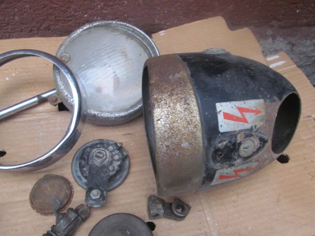 Pannonia lmpa , kitn lmpakerettel elad