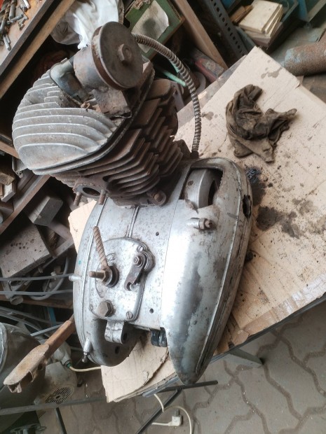 Pannnia motor elad 