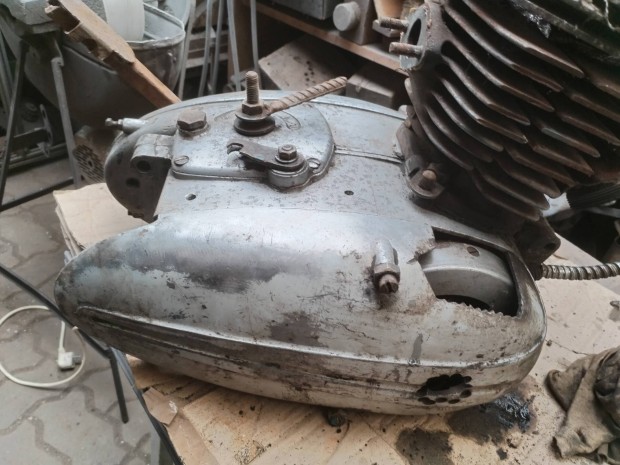Pannnia motor elad 