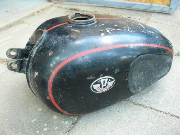 Pannnia motorkerkpr benzintank