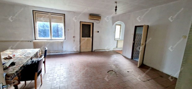 Panor�m�s 5 szob�s csal�di h�z gar�zzsal elad� Berekalj�n