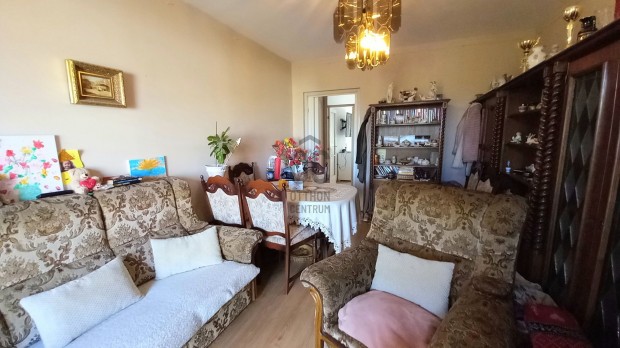 Panor�m�s, fel�j�tott, erk�lyes lak�s Szeksz�rd k�zpontj�ban.