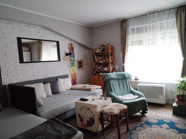 Panor�m�s, fel�j�tott csal�di h�z elad� P�terv�s�r�n  B�kksz�k �s