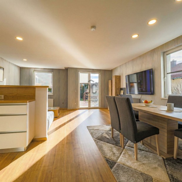 Panor�m�s, fel�j�tott ikerh�z  Sopron, Pihen�kereszt lak�park