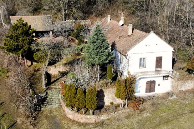 Panor�m�s, ikonikus villa Balatonrendes tetej�n