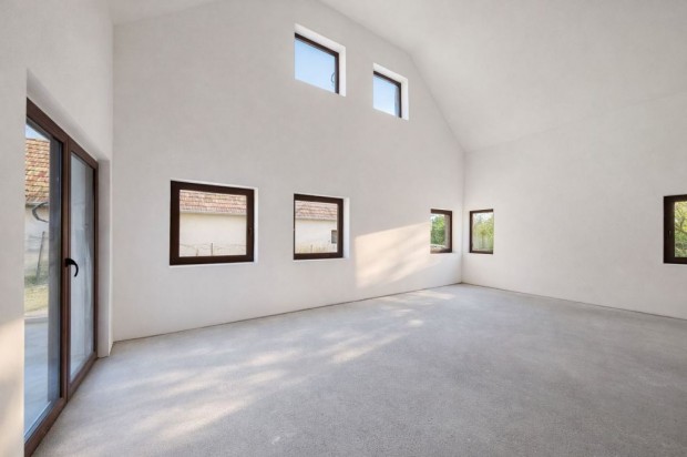 Panor�m�s, �j �p�t�s� csal�di h�z elad�